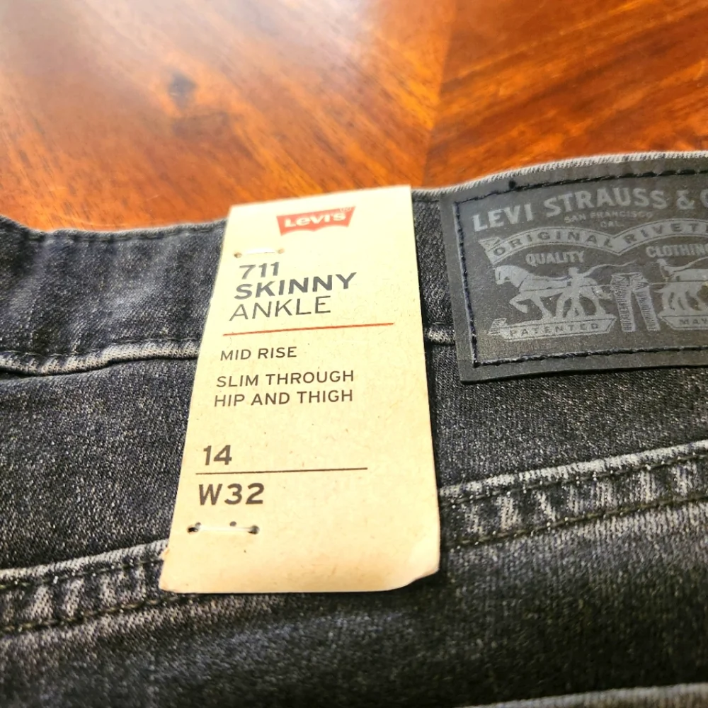 Levi's 711 Skinny Ankle Women's Black Jeans - Picture 9 of 10